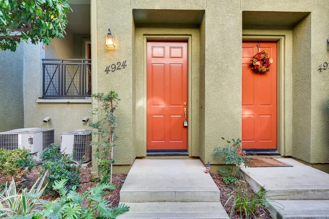 Building Photo - Spectrum Center, 2 Bed | 2 Bath Single Lev...