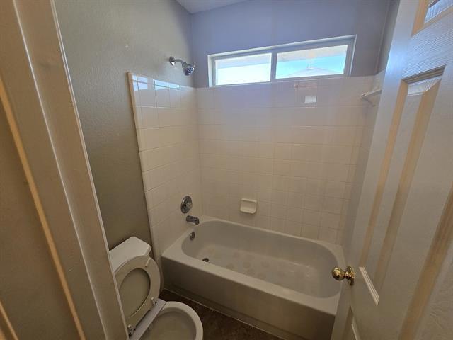 Building Photo - 327 Hillglen Dr