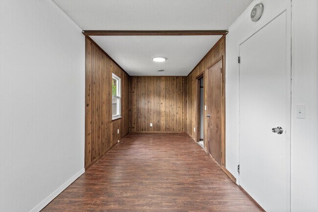 Building Photo - 2205 Island Blvd