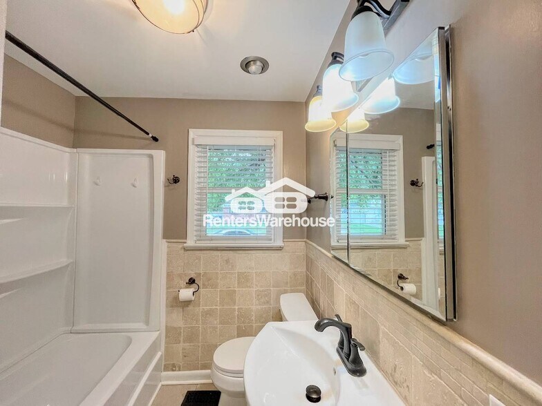 Building Photo - 531 Pagewood Dr