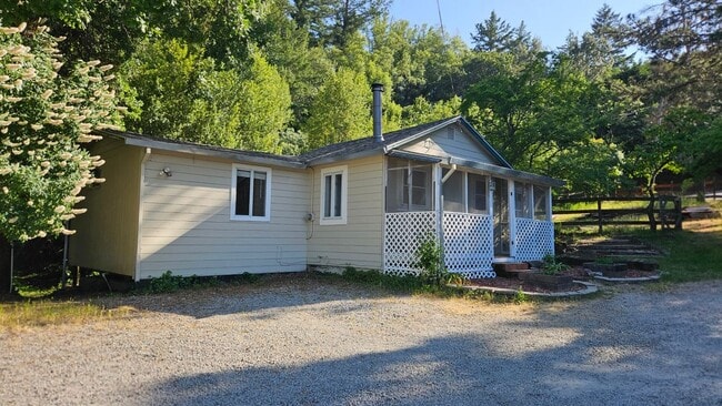 Building Photo - 24766 Skyland Rd