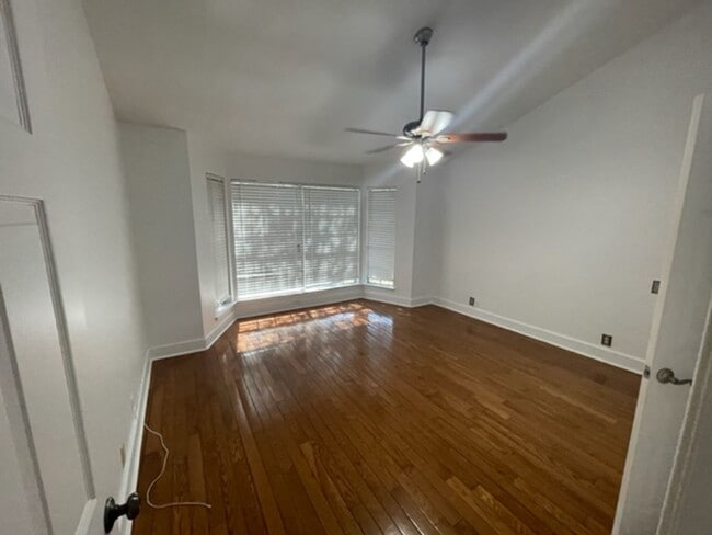 Building Photo - Move In Special! Beautiful 4-Bedroom, 2-Ba...
