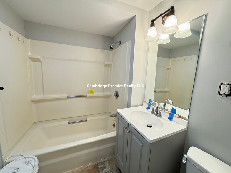 Building Photo - 12 Fairfax St