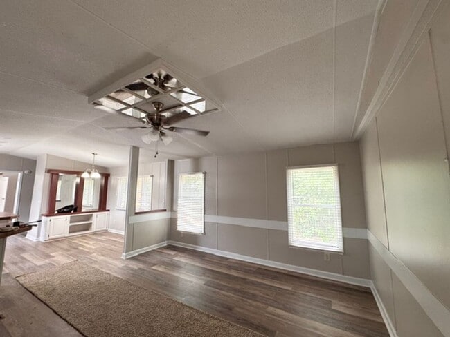 Building Photo - 1635 Pine Lake Dr