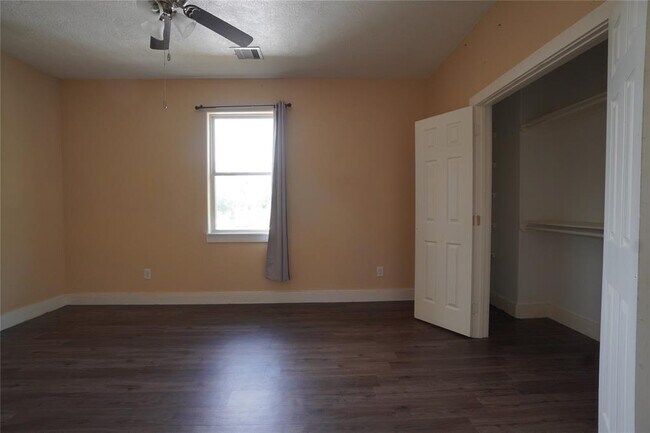 Building Photo - 5829 Hartwick Rd