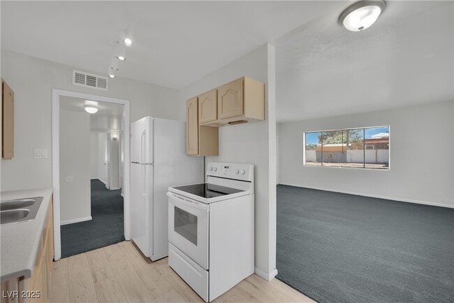 Building Photo - 2016 Linden Ave