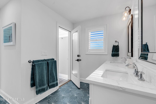 Building Photo - 3574 Ocean Terrace