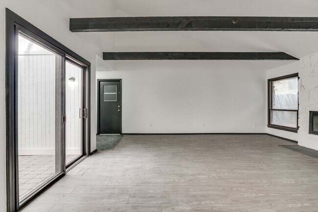 Building Photo - Light-Filled Mid-Century Vibes: 2BR/2BA w/...