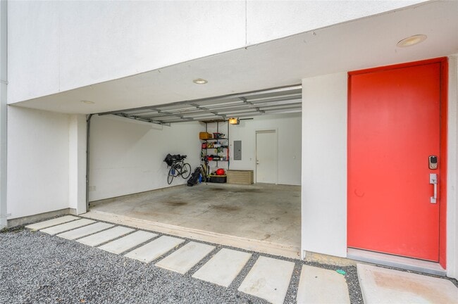 Building Photo - 1141 W 18th St