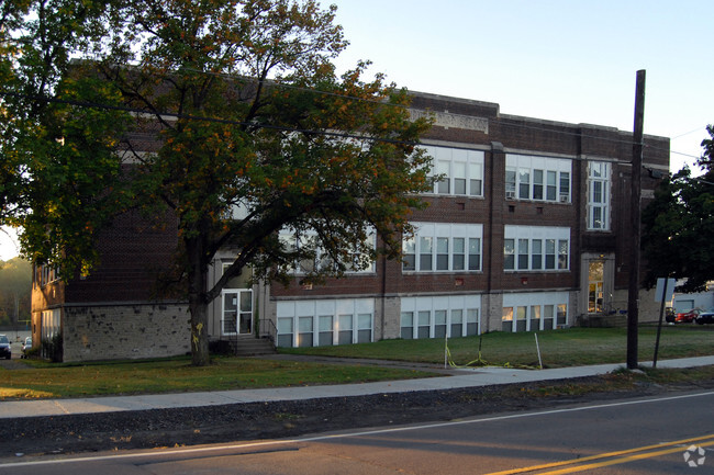 Primary Photo - School House Apartments