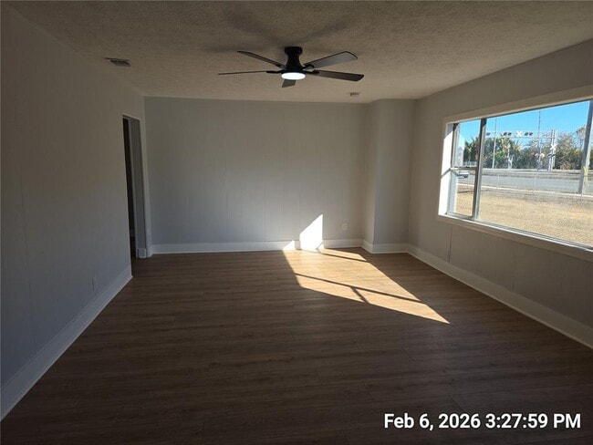 Building Photo - 604 E College Ave