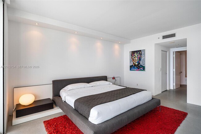 Building Photo - 1331 Brickell Bay Dr