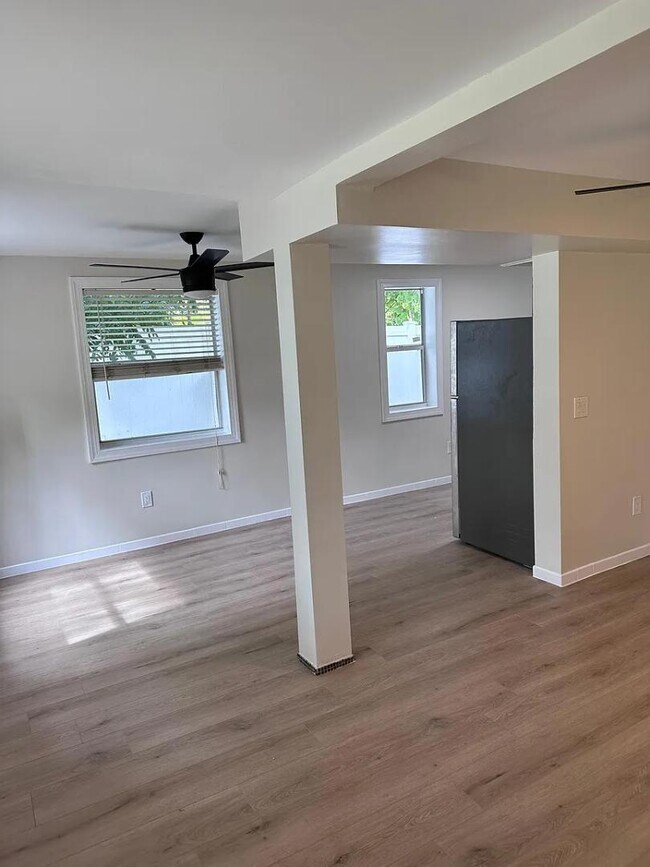 Building Photo - 3505 Iris St N