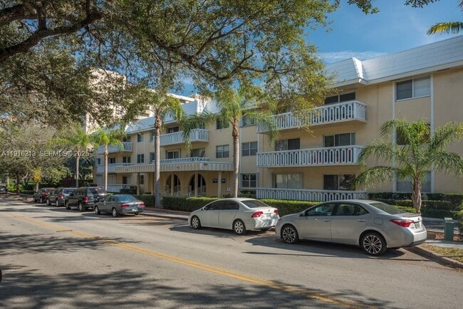 Building Photo - 100 Edgewater Dr