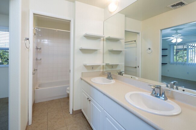 Building Photo - 4 Bed 2.5 Bath in Kapolei Iwalani