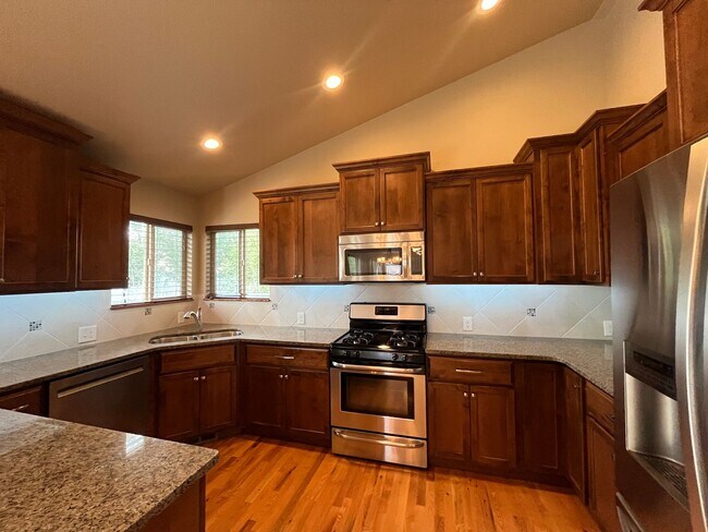 Building Photo - Beautiful single-family home in Berthoud!