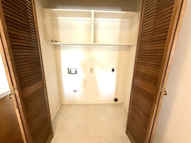 Building Photo - 2208 Shenandoah Dr