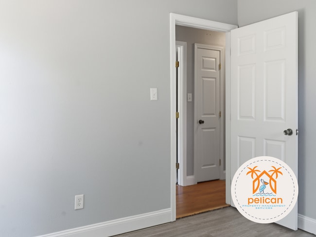 Building Photo - Spacious 4 Bedroom, 2 Bathroom Home