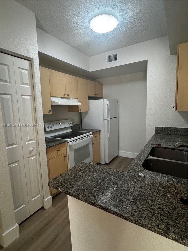 Building Photo - 2439 Centergate Dr