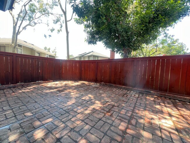 Building Photo - 827 El Paso Ct