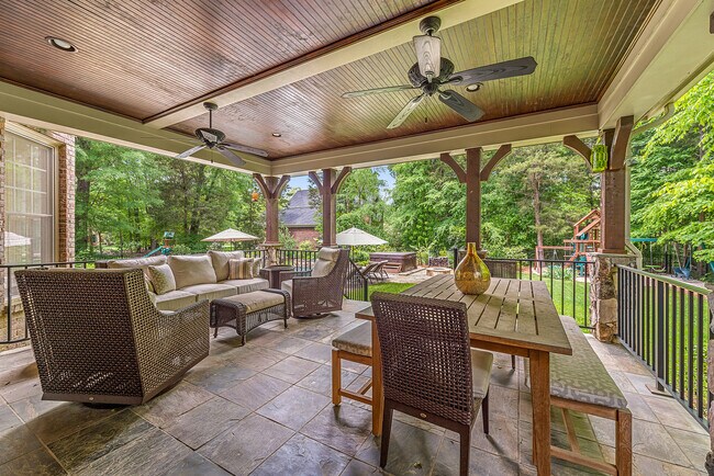 Building Photo - 405 Pondview Ct