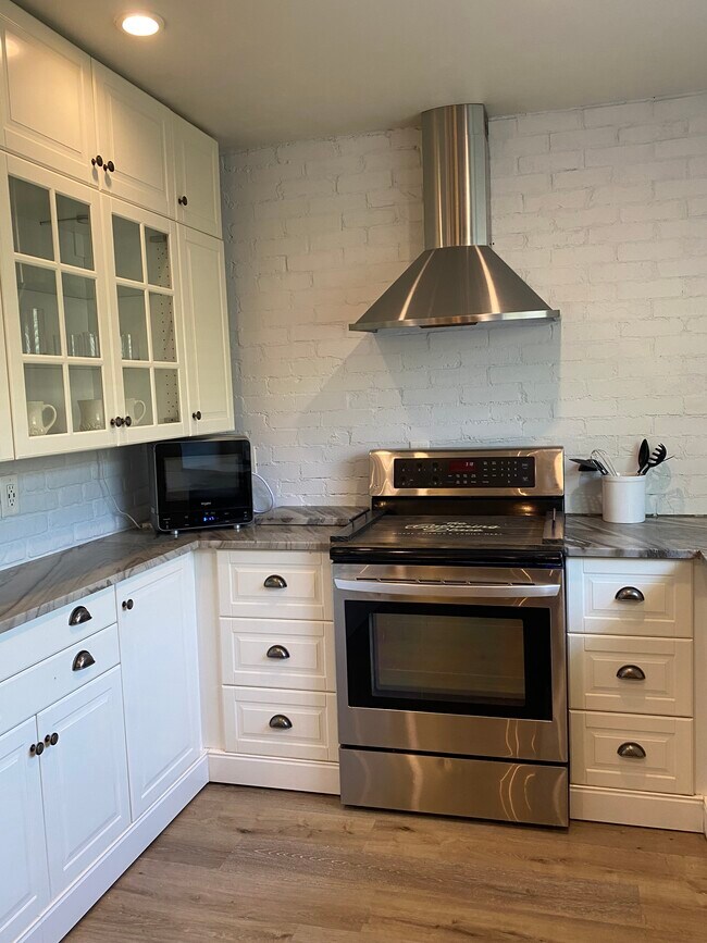 Building Photo - 1781 SE Linpark Ct