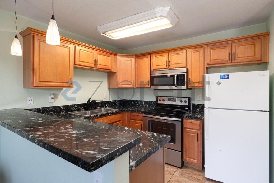 Building Photo - 221 Westlake Dr