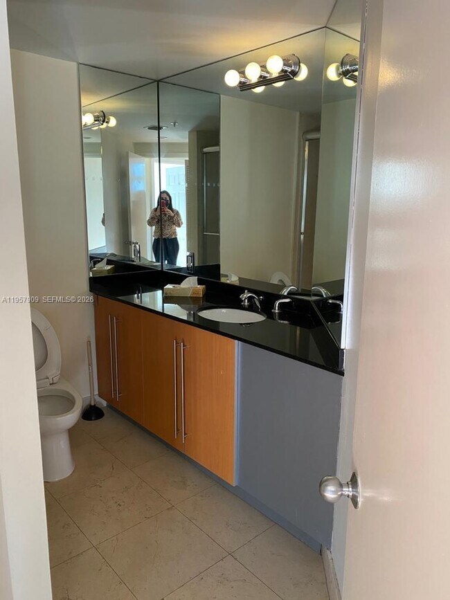 Building Photo - 701 Brickell Key Blvd