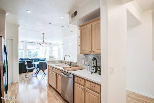 Building Photo - 435 W Rio Salado Pkwy