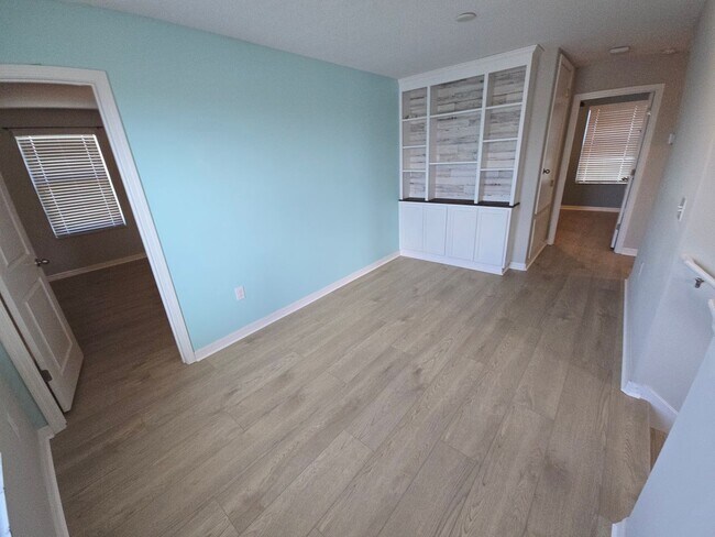 Building Photo - Gorgeous 4-Bedroom, 2.5-Bathroom Home in R...