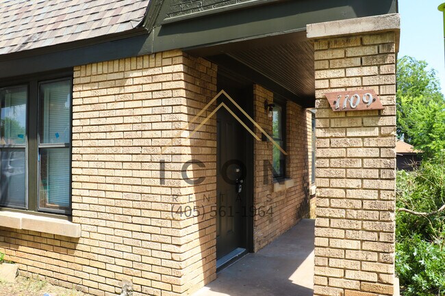 Building Photo - 1109 NW 27th St