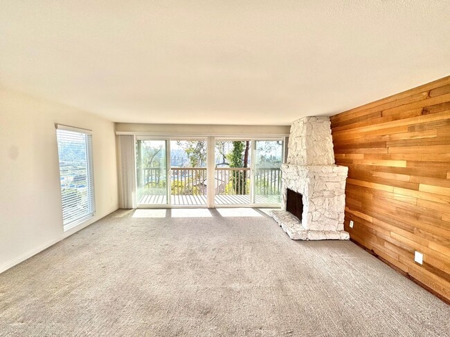Building Photo - Mid-Century Townhome in Fashion/Mission Valley WEST! 3bd/2ba, garage, laundry, VIEW!