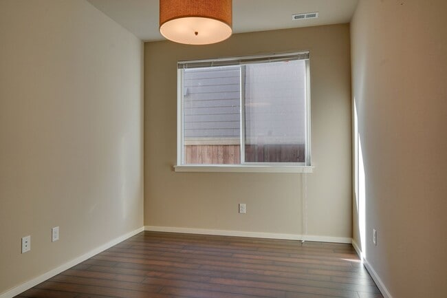 Building Photo - Luxury Oakleigh MainVue Home