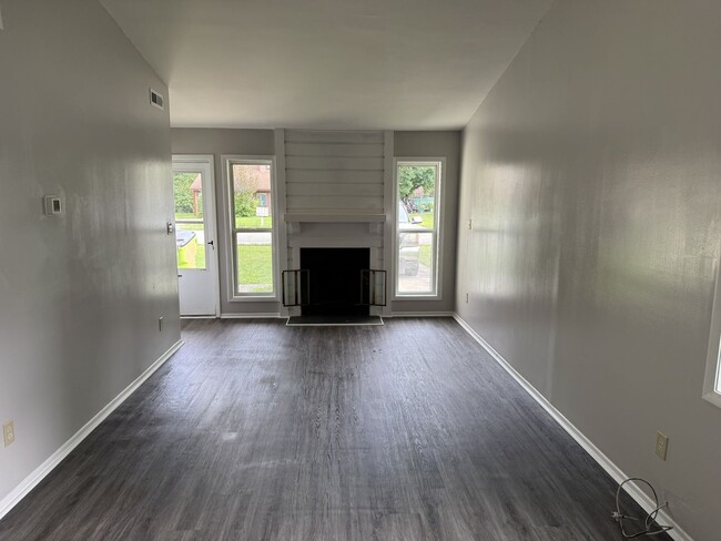 Building Photo - 109 Twin Wood Dr