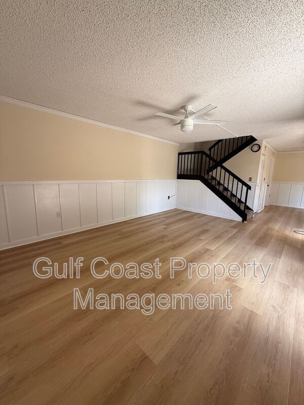Building Photo - 5249 Cedarbend Dr