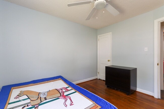 Building Photo - 614 Sedgefield Dr