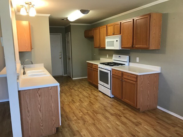 Building Photo - 2737 Breezy Point Cove