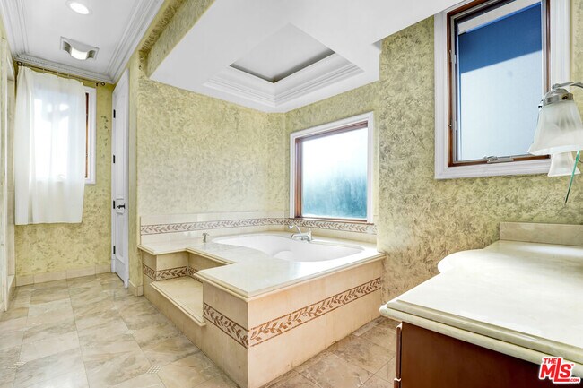 Building Photo - 219 S Willaman Dr