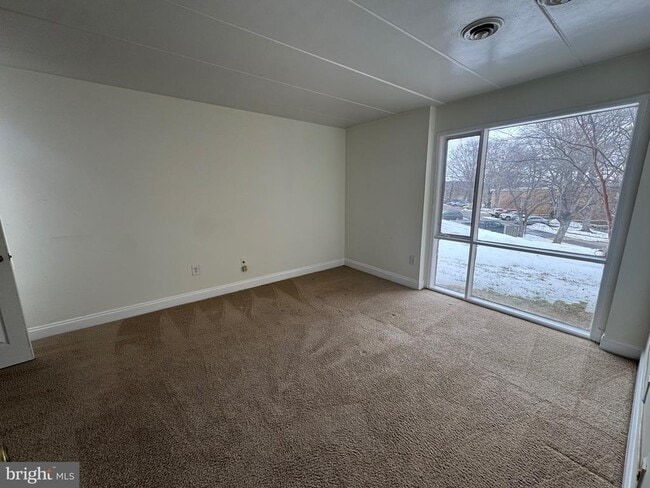 Building Photo - 2635 Fort Farnsworth Rd