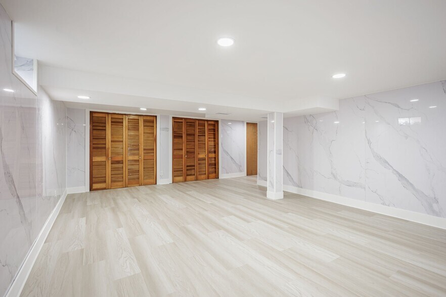 Building Photo - 10 Stuyvesant Rd