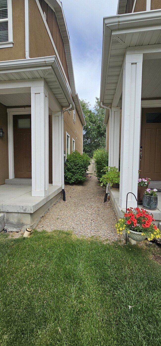Building Photo - Single Family Home