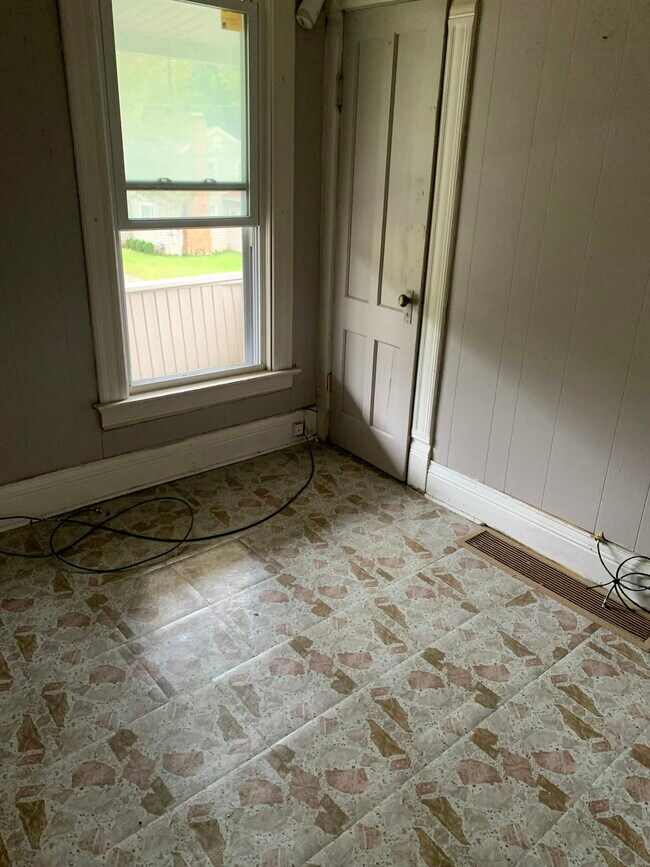 Building Photo - 461 Rich St