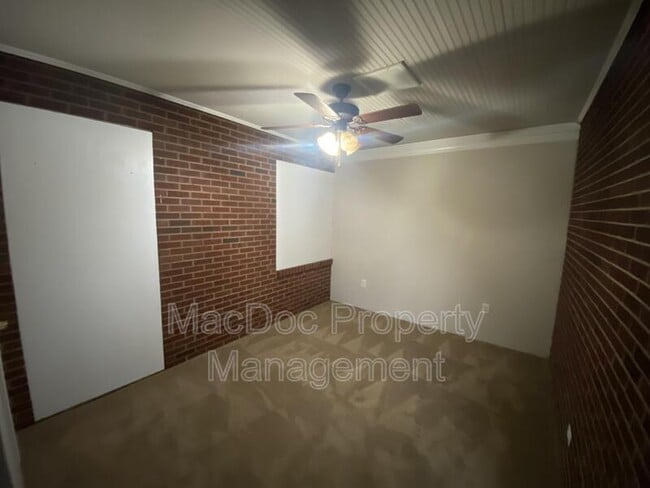 Building Photo - 265 Butler Rd