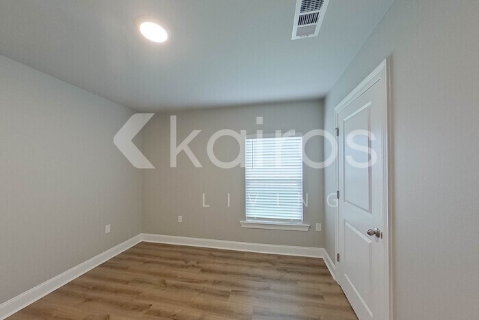 Building Photo - 13784 Pinyon Dr