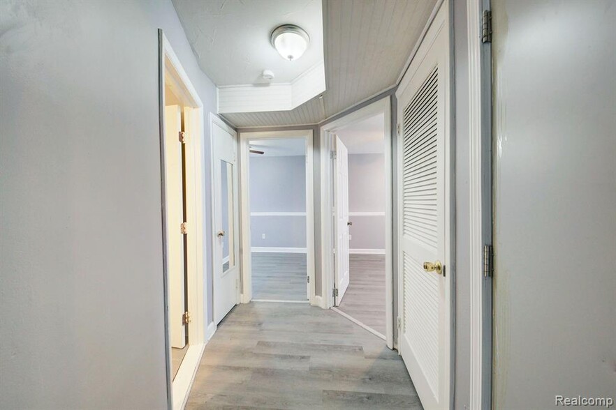 Lower Unit - 217 Glenmoor St