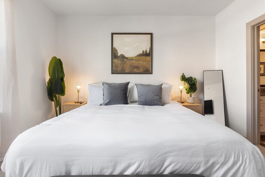 Building Photo - 1301 Leah Ave