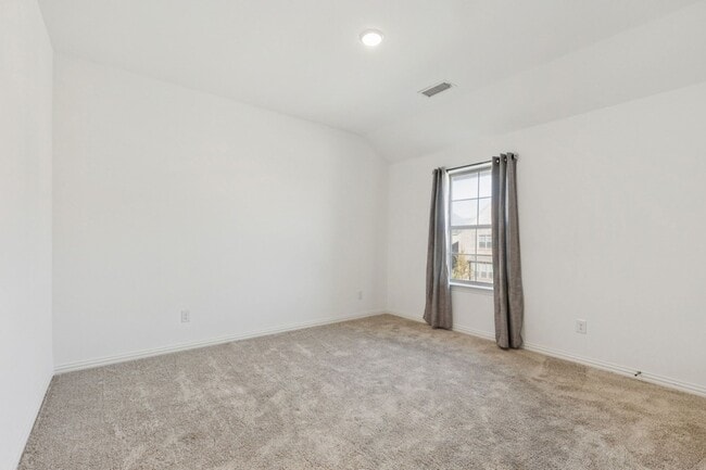 Building Photo - 7143 Buchanan Dr