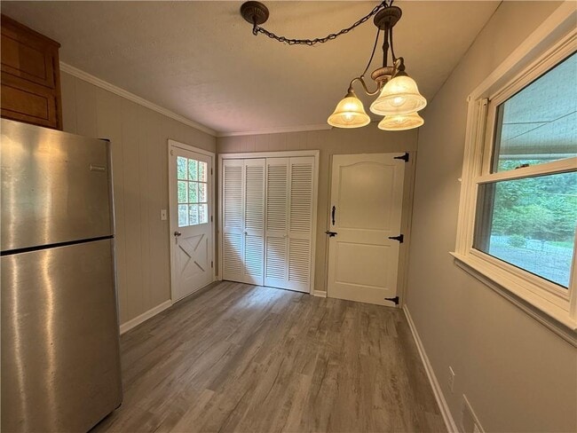Building Photo - 3155 Oak Dr