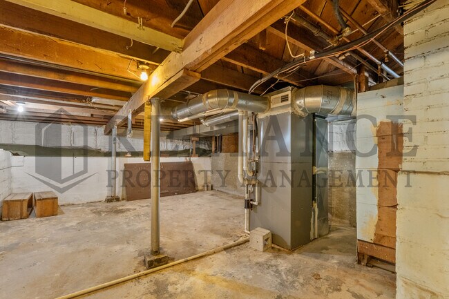 Building Photo - 410 S Estelle St