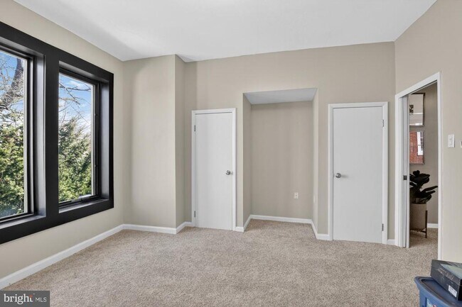 Building Photo - 4315 Lauriston St